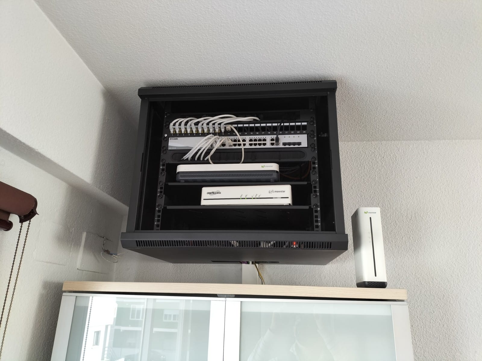 Reorganización de cables: Armario Rack listo y ordenado